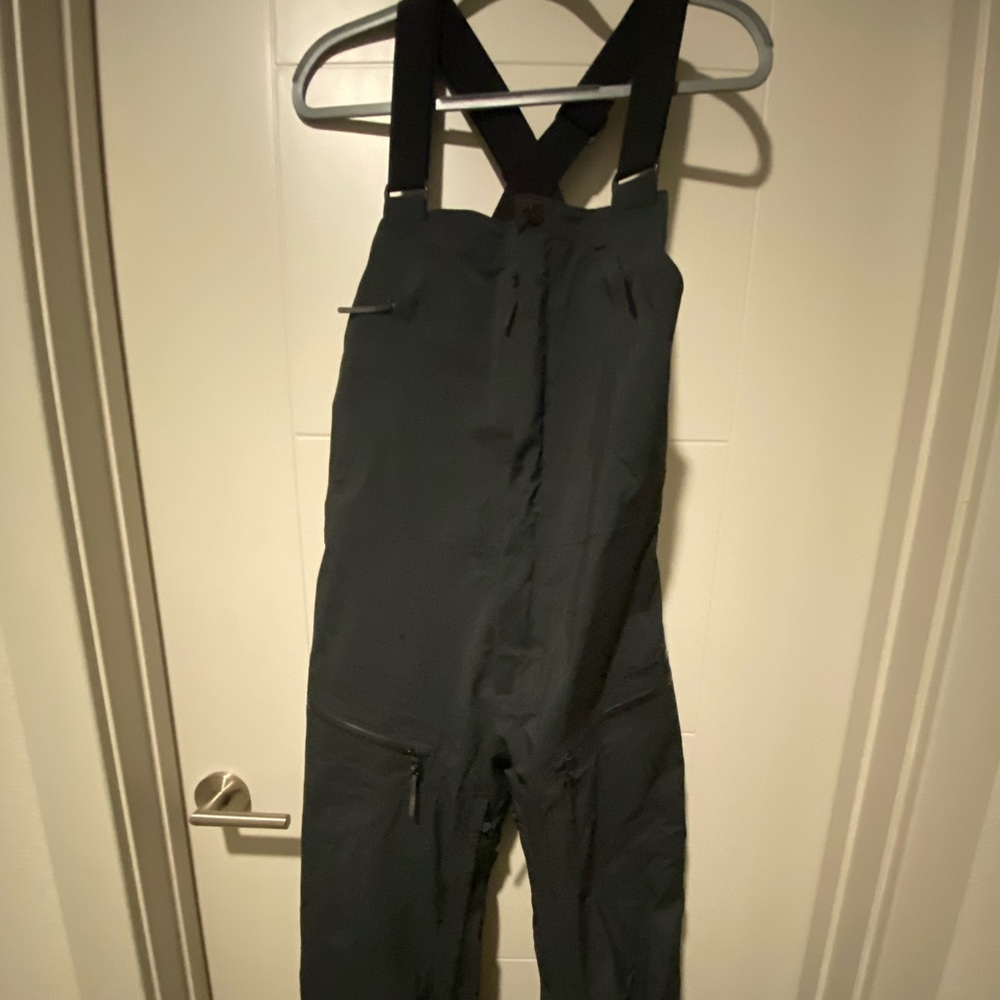 Women’s Armada Gore-Tex 3L snow bibs (medium)